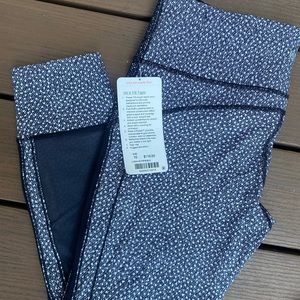 NWT. Lululemon Hit It 7/8 Tight. Size 10